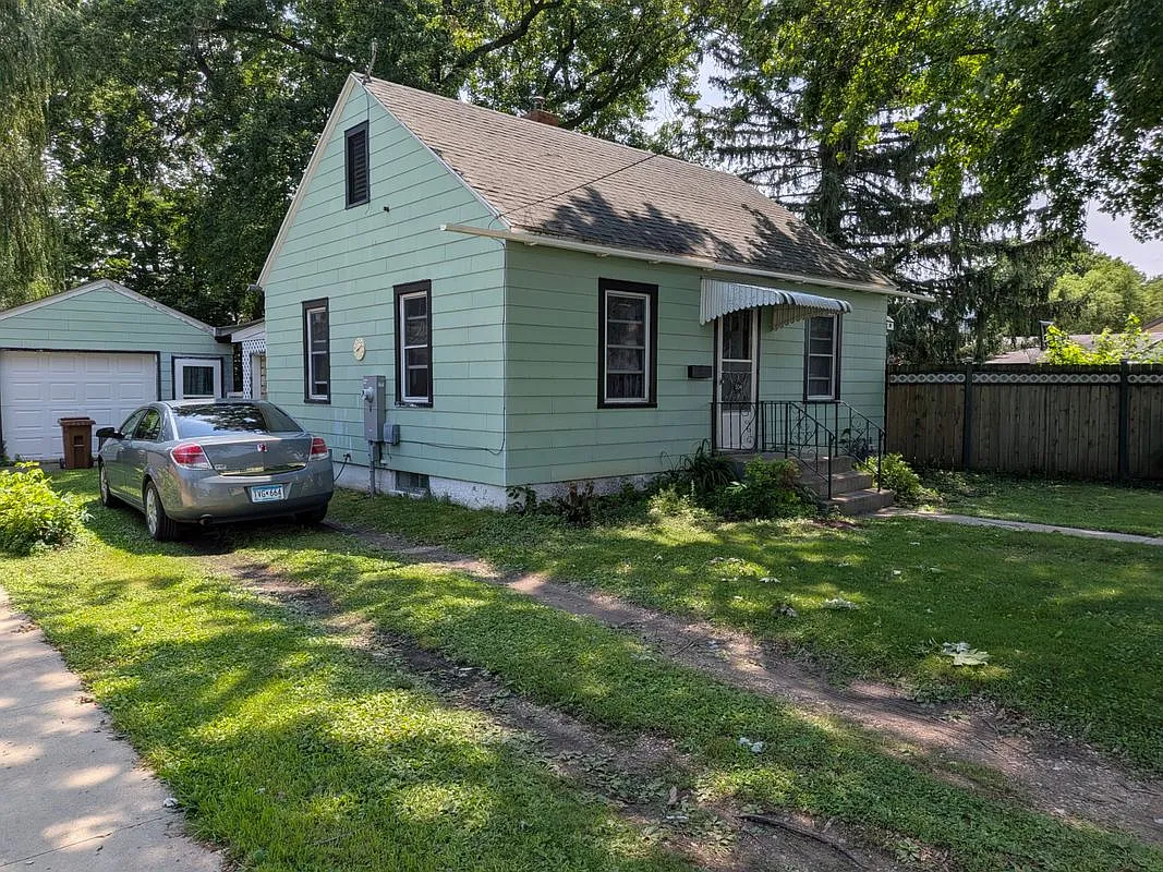 2 bed, 1.0 bath, 1240 sqft, $1,550 — Photo 1
