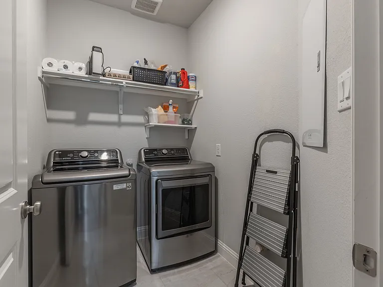12163 Curry Creek Dr — Photo 35