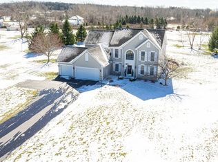 11 Portofino Cir, Henrietta, NY 14467