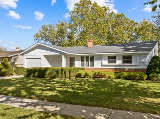 522 Edgewood Ln, Elk Grove Village, IL 60007