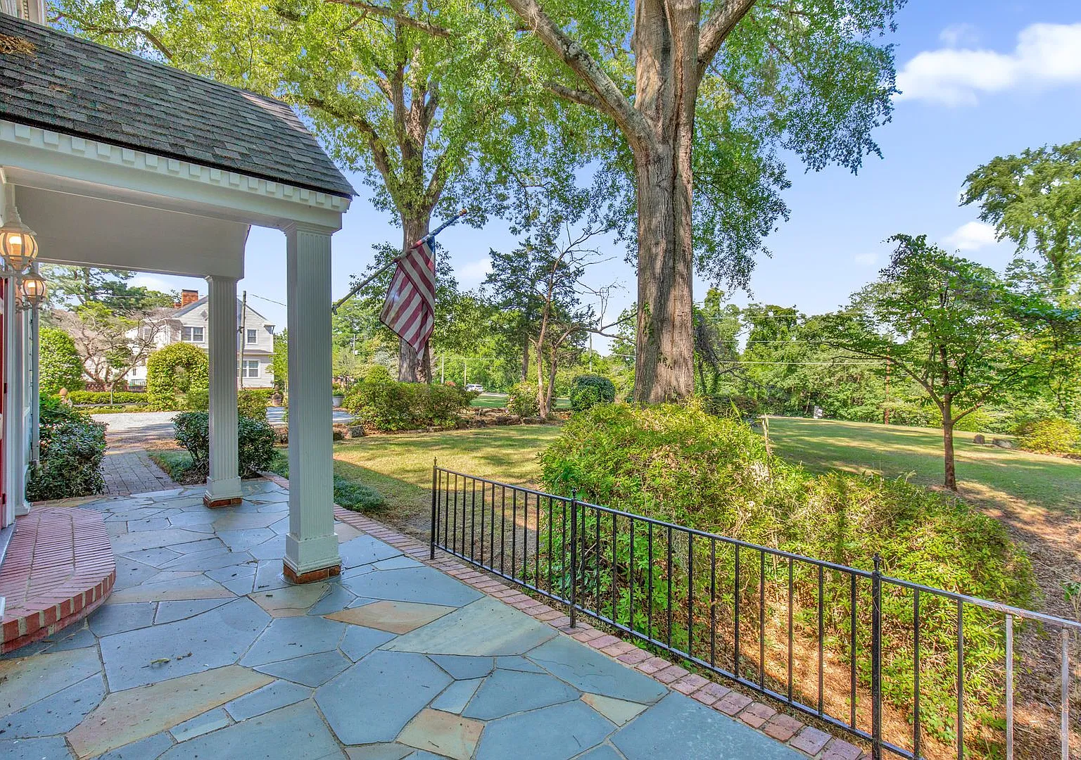 Gorgeous 3 Bed 2.5 Bath Historic Haymount Home — Photo 4