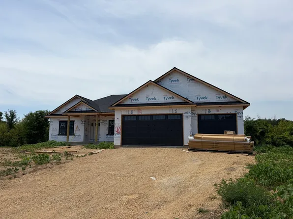 526 Creekside Cir, Byron, IL 61010