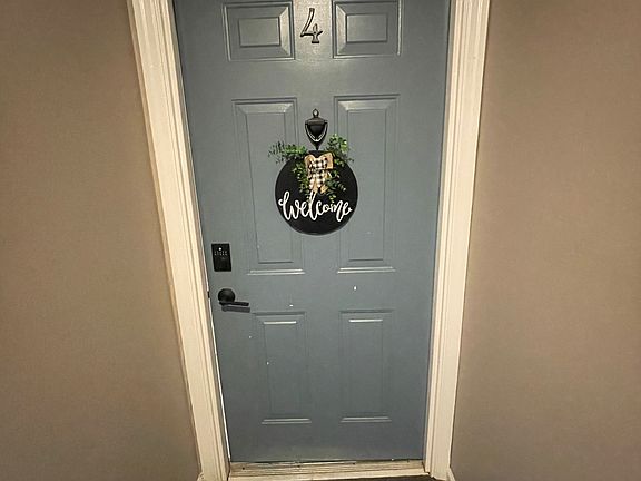 5th image of 1065 Wellington Dr Unit 4