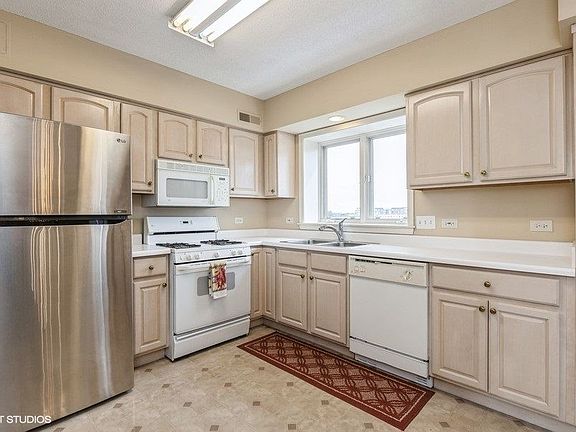 4th image of 7400 Lincoln Ave