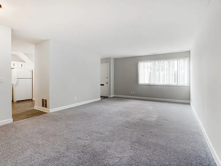 Candlelite Apartments — Photo 38