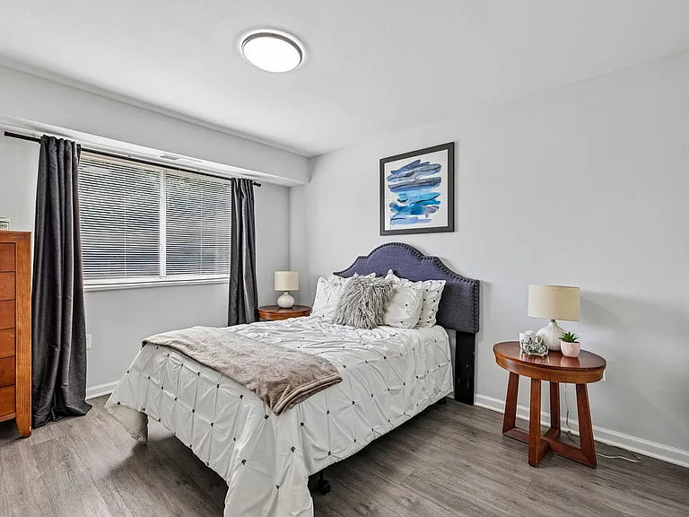 North Hills Apartments — Photo 19
