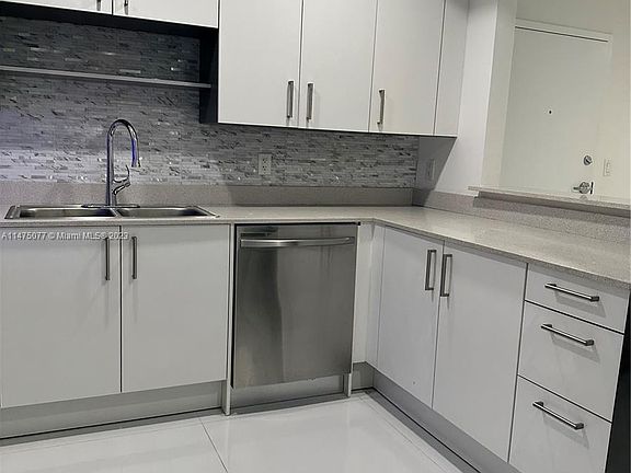 4th image of 10950 NW 82nd St Unit 421