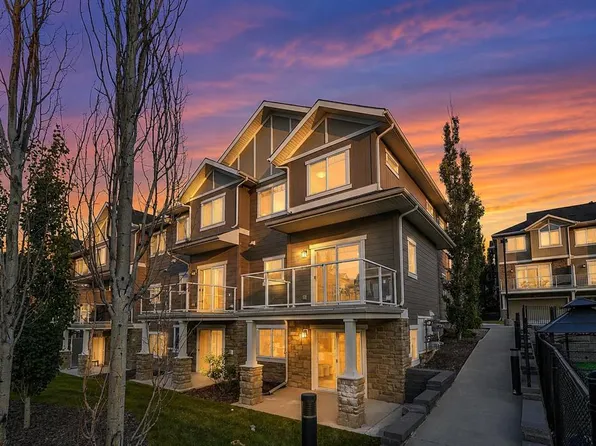 570 SE Evanston Mnr NW, Calgary, AB T3P 0R8