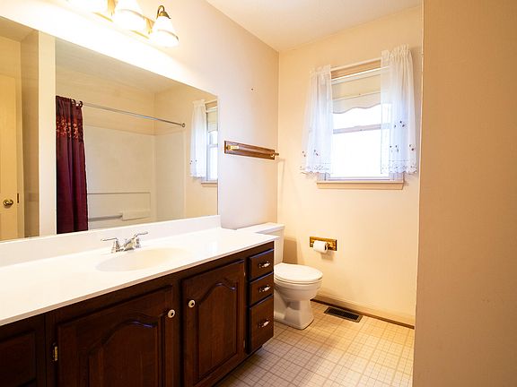 15th image of 11021 Paddock Dr