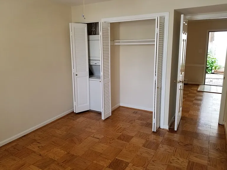 321 Wilkes St — Photo 6