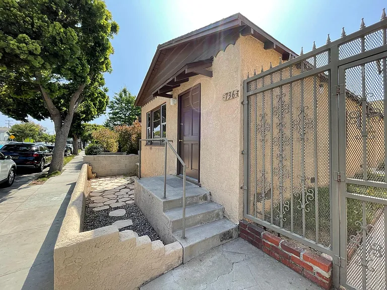 736 Marine St — Photo 9