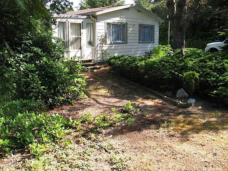 4813 Rhododendron Loop photo 1