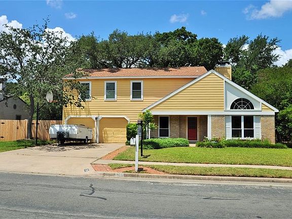 5th image of 1700 Oakridge Dr