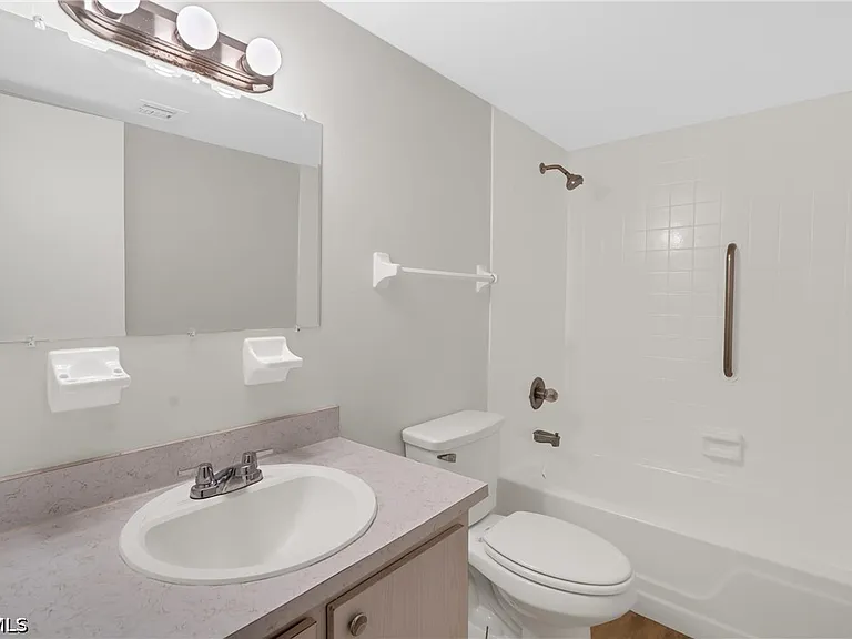 1830 Maravilla Ave #806 — Photo 19