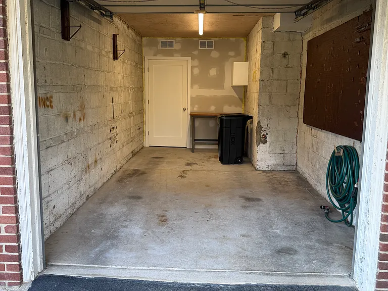 1711 Robinson Ave — Photo 24