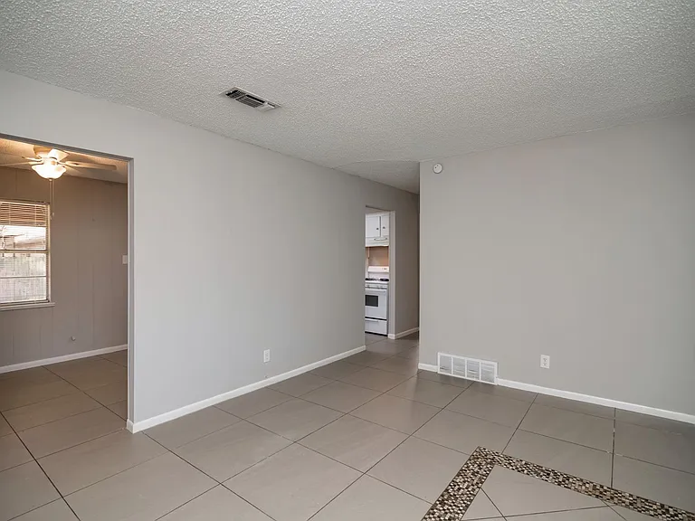 502 Brown St — Photo 7
