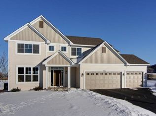 1961 Foothill Trl, Shakopee, MN 55379