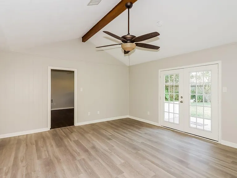 2104 Yorktown Ct S — Photo 3