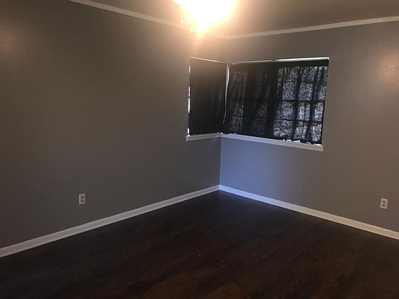 5th image of 2318 Waverly Dr