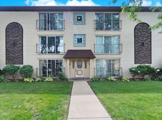 1247 Washington St #304, Des Plaines, IL 60016