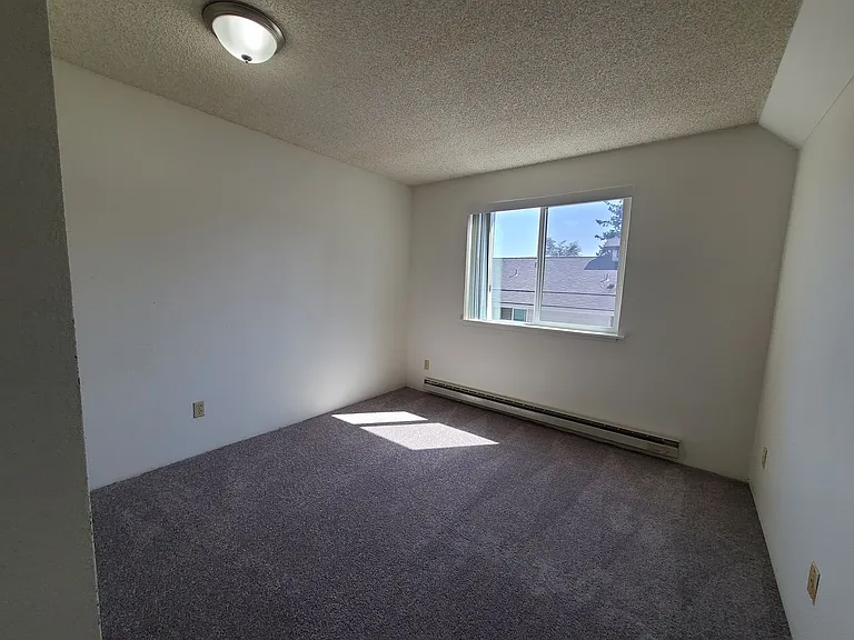 15015 Shoreline Apartments — Photo 25