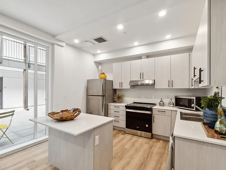 Divine Court Apartments — Photo 52