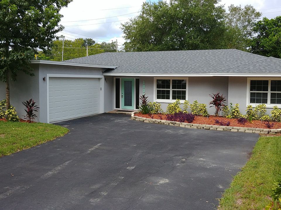 1st image of 1802 Oak Ln