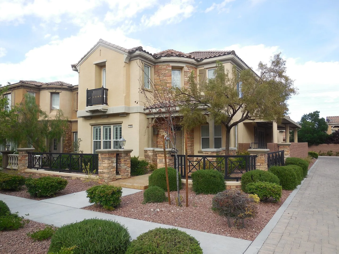 Guard Gated Traccia Community in Summerlin — Photo 2
