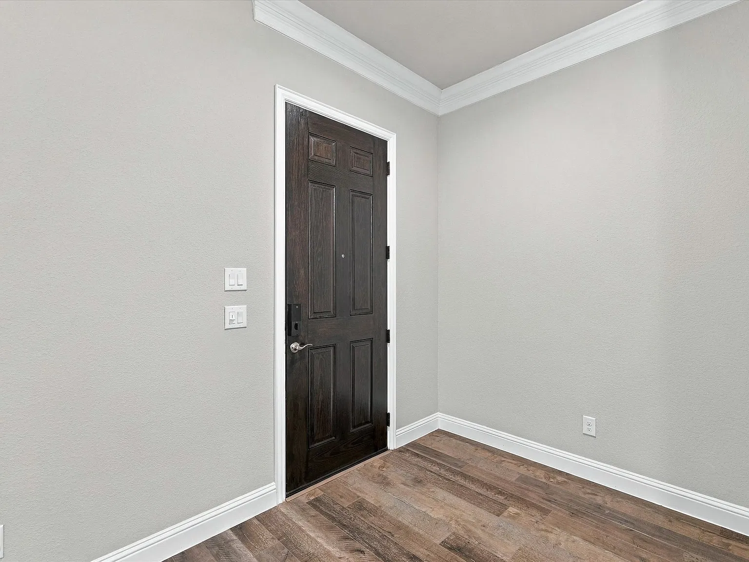 3 bed, 2.5 bath, 2296 sqft, $2,900 — Photo 3