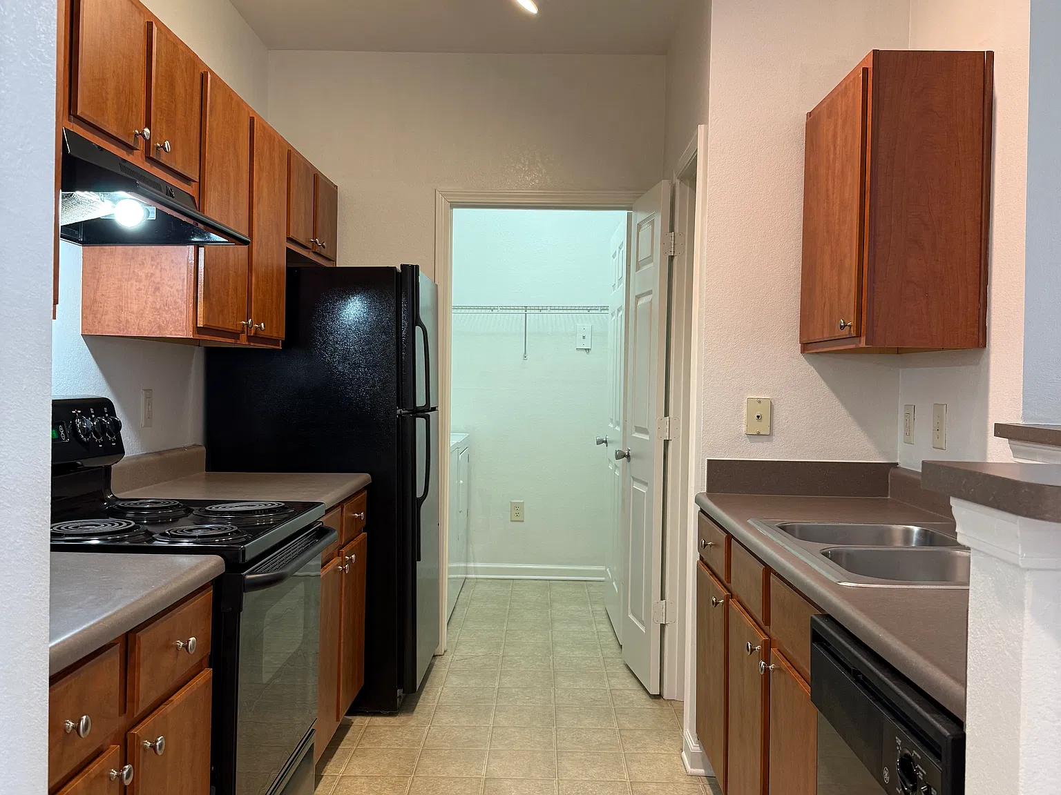 1 bed, 787 sqft, $1,300 — Photo 2