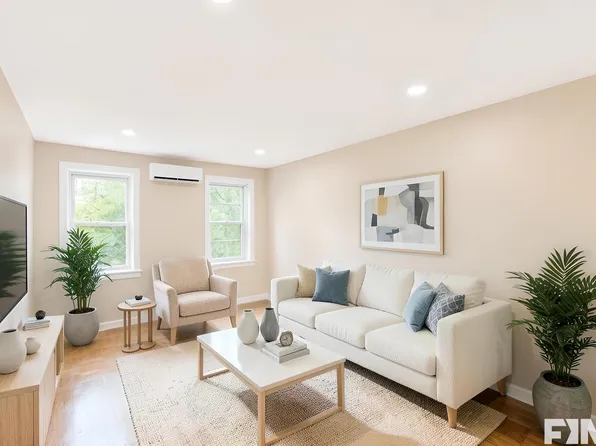 112 East 53rd Street image 1 of 7