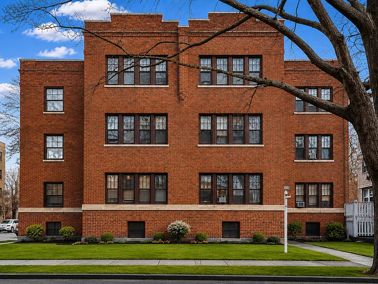 1605 W Fargo Ave #2 — Photo 3