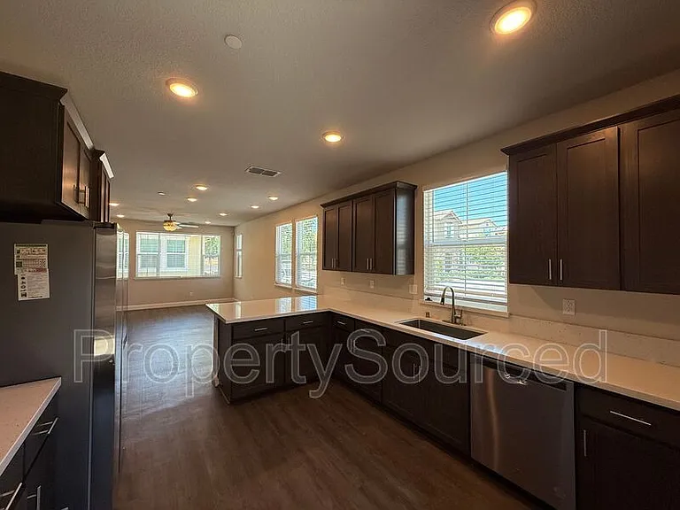948 Posey St — Photo 14