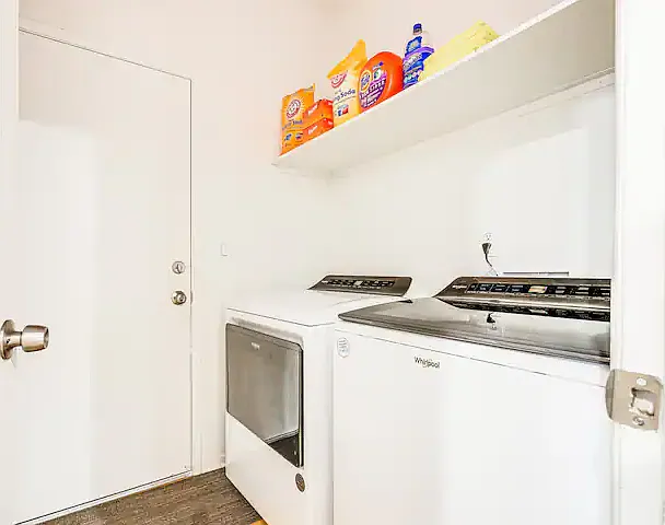 708 Champagne Ct — Photo 31
