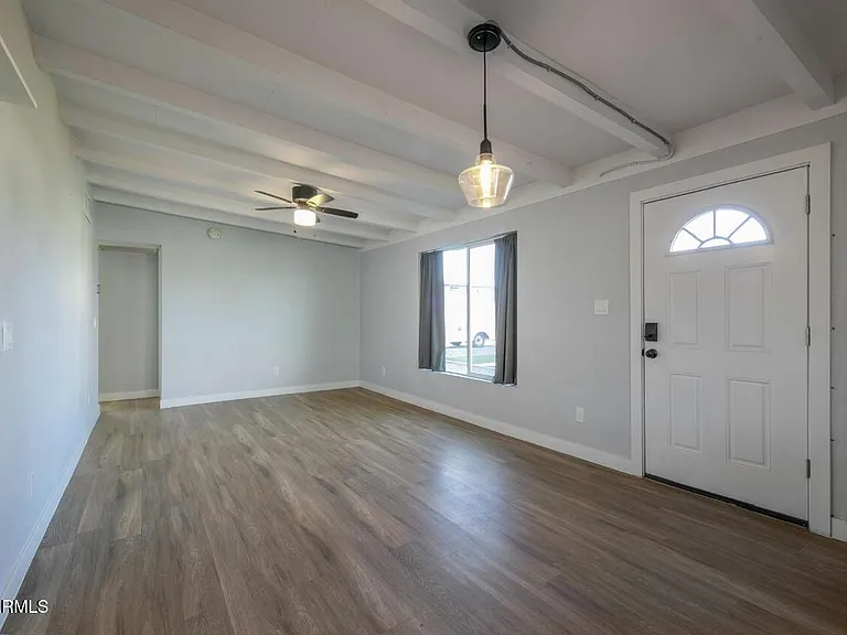 2205 W Cambridge Ave — Photo 5