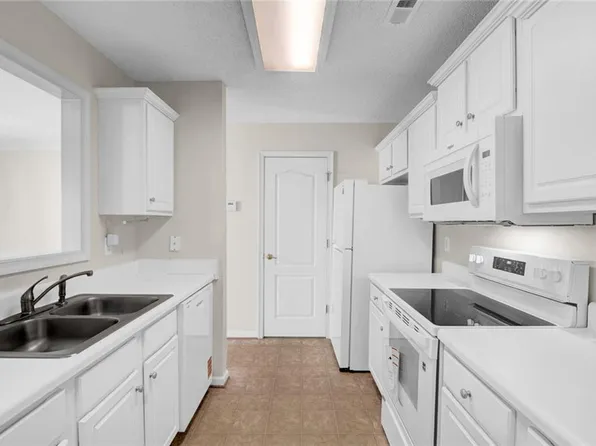 708 Lakeside Dr, Suffolk, VA 23435