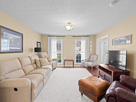 4th image of 26 Devonshire Ct