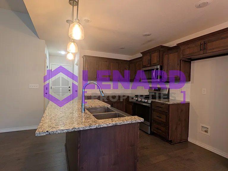 660 N Montego St — Photo 5