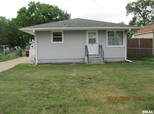 708 6th St, Camanche, IA