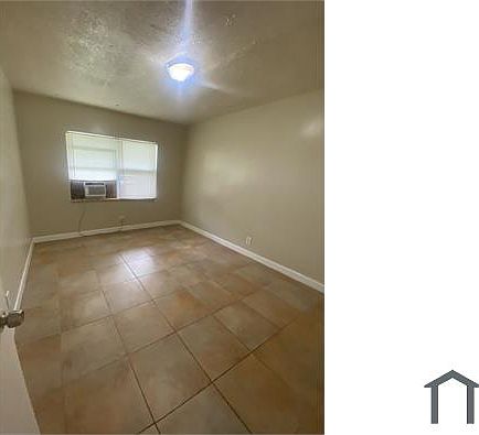 3rd image of 1822 N Dixie Hwy APT 10