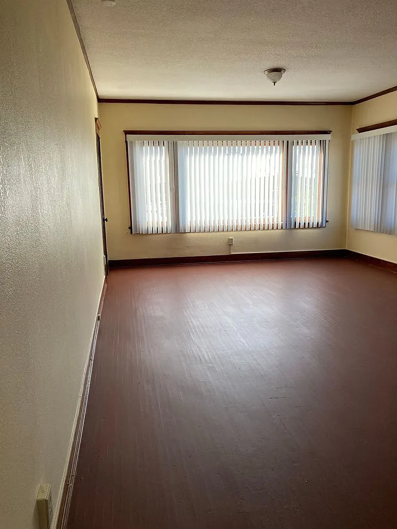 2223 — Photo 2