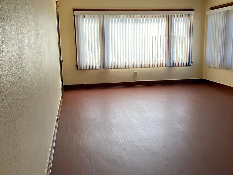 2223 — Photo 2