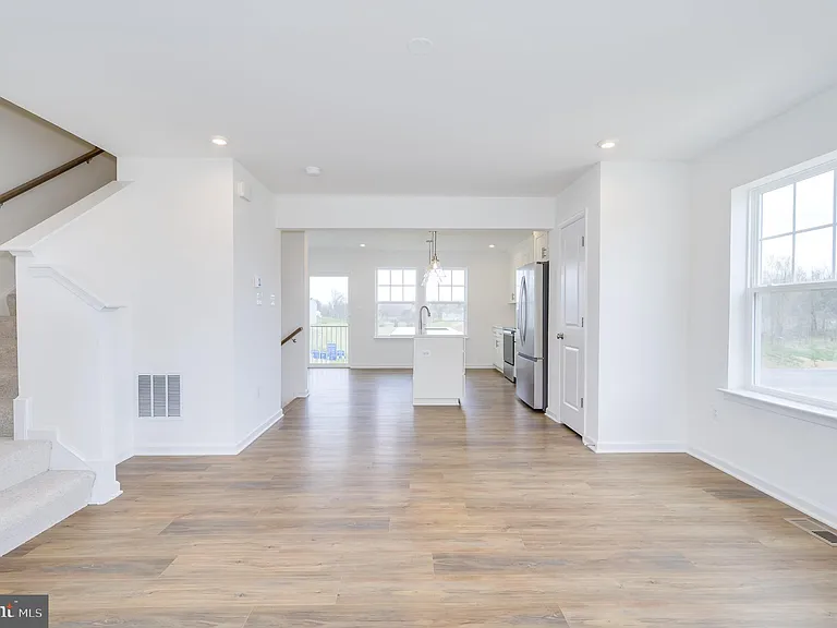 519 Fontana Cir — Photo 15