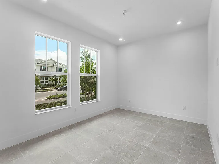 888 SW Newfield Pkwy — Photo 12