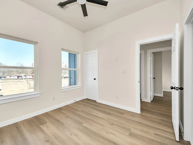 8025 Peachtree St #B — Photo 36