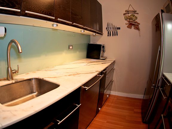 Kitchen (left)