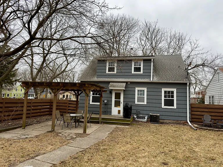 130 S Riverside Dr — Photo 7