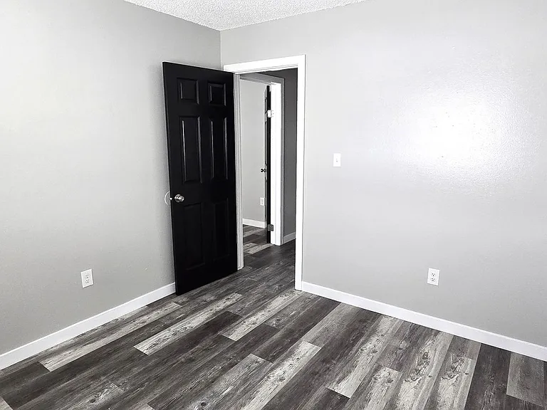 1001 Stanley Ave #1-13 — Photo 9
