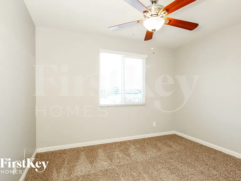 1812 W Morten Ave — Photo 11
