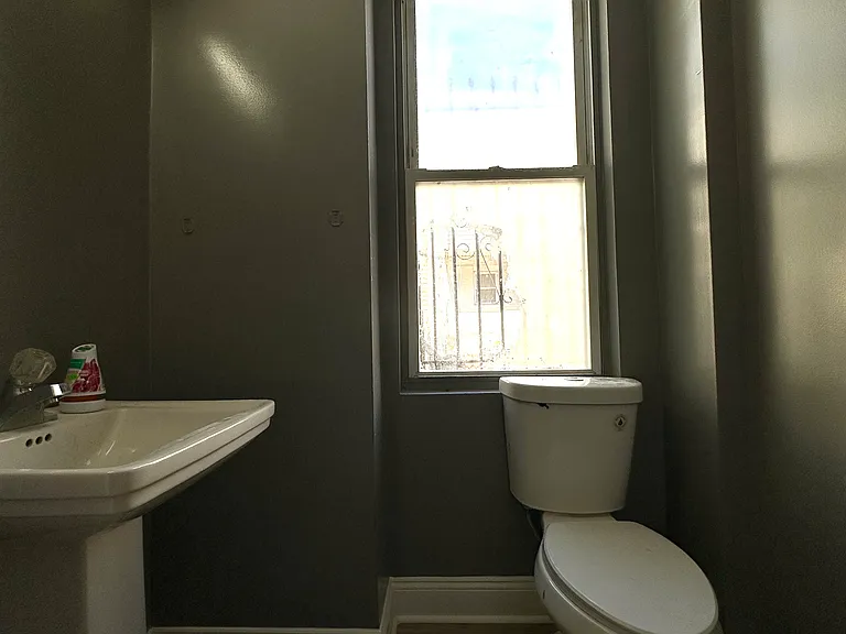 625 N Linwood Ave — Photo 3